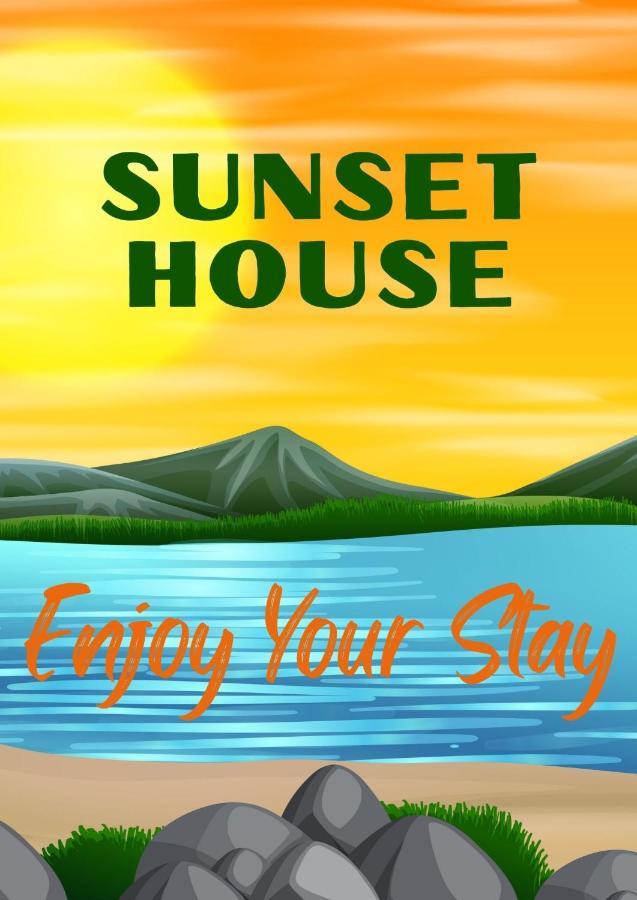 Hébergement de vacances Sunset House On The *